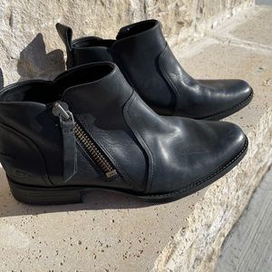 Women’s UGG booties. Black leather size 9.5. NWT